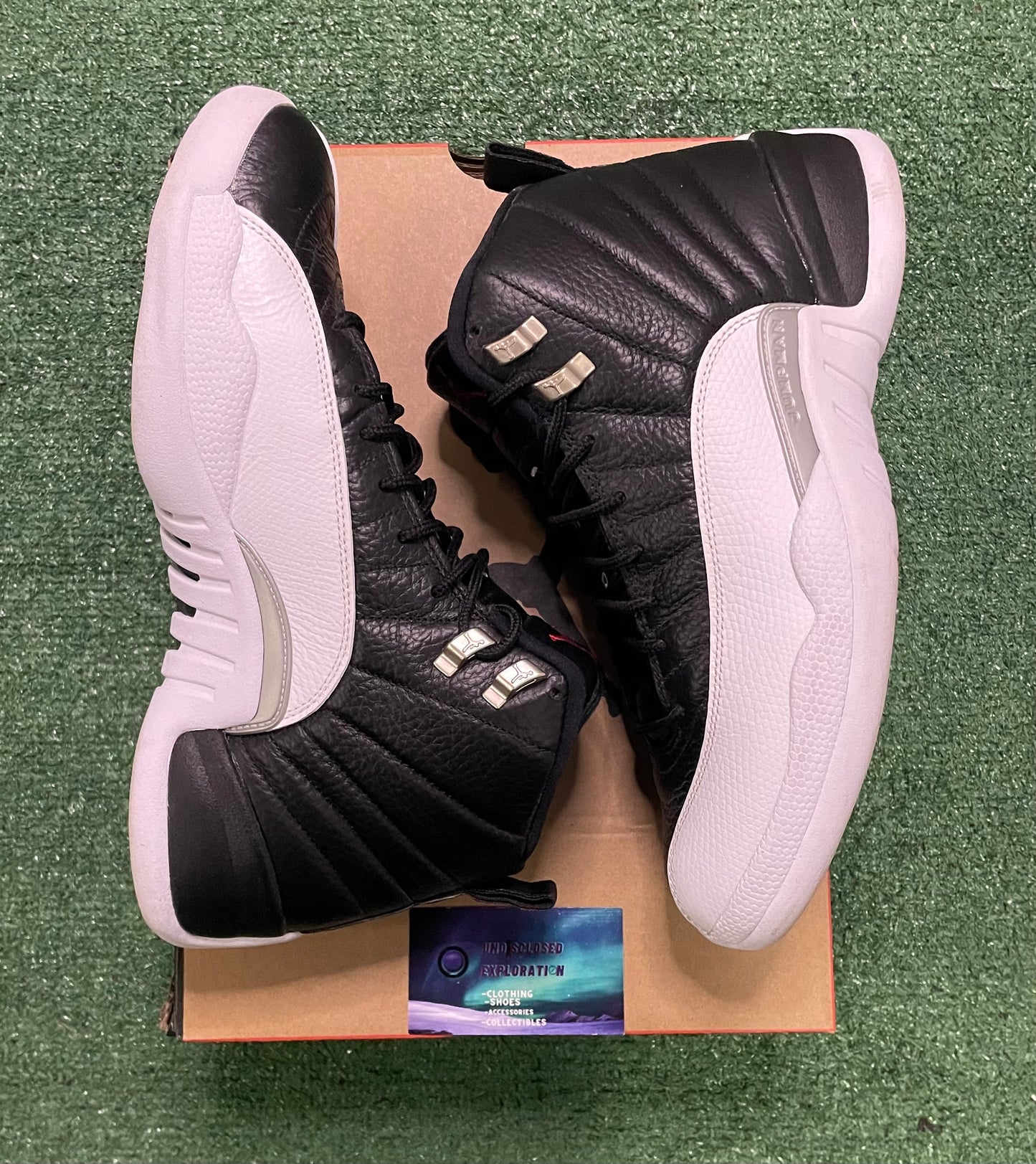 Air Jordan 12 playoffs 2022 size 11men/12.5women