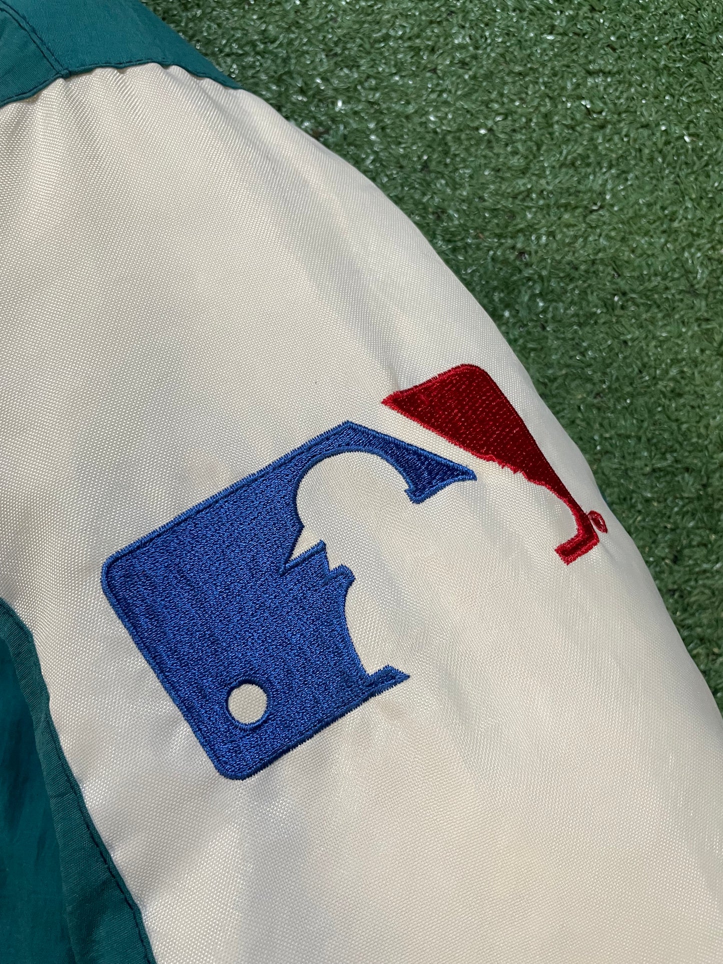 Vintage 1990s Seattle Mariners logo athletic puffer jacket