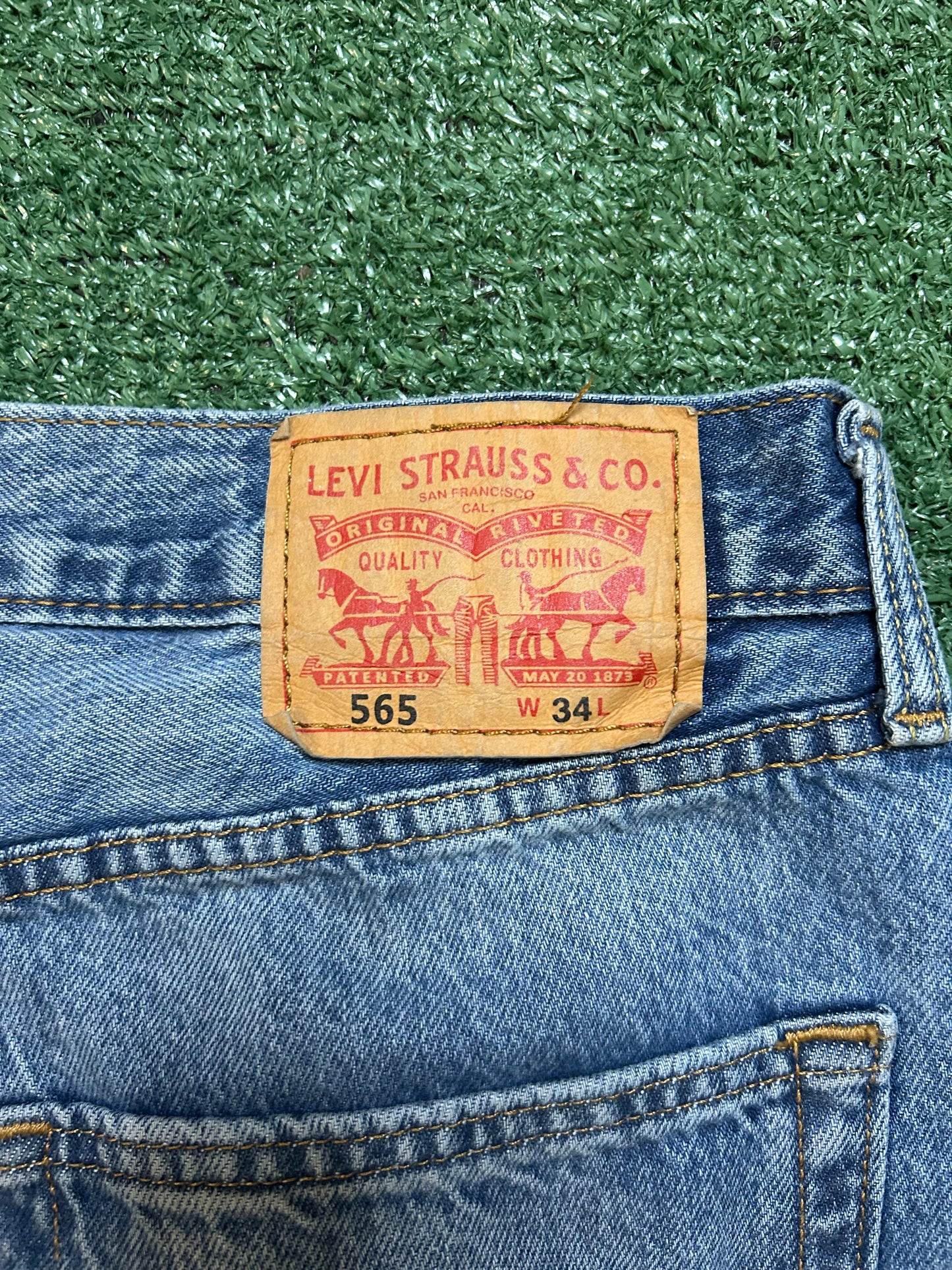 Levi 565 light wash Jean shorts