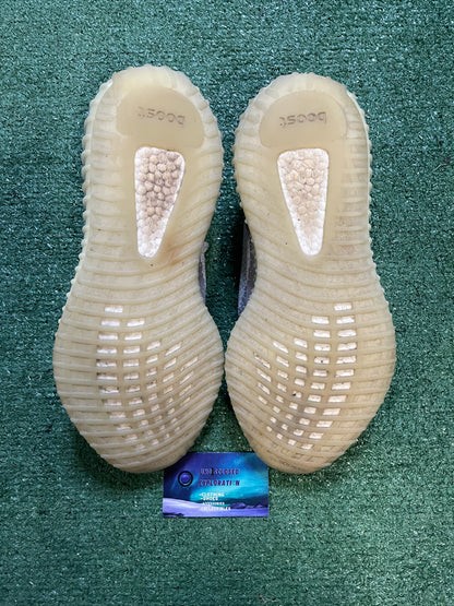 Yeezy boost 350 v2 blue tint size 10men/11.5women
