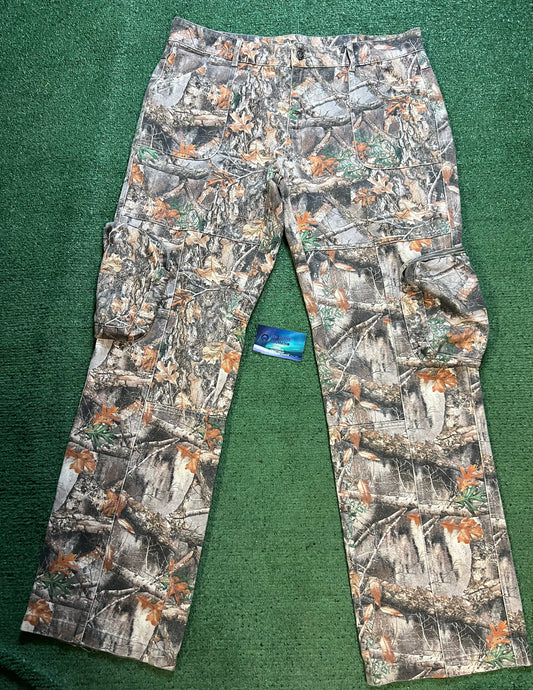 Gv Gallery raspberry hills camo cargo pants