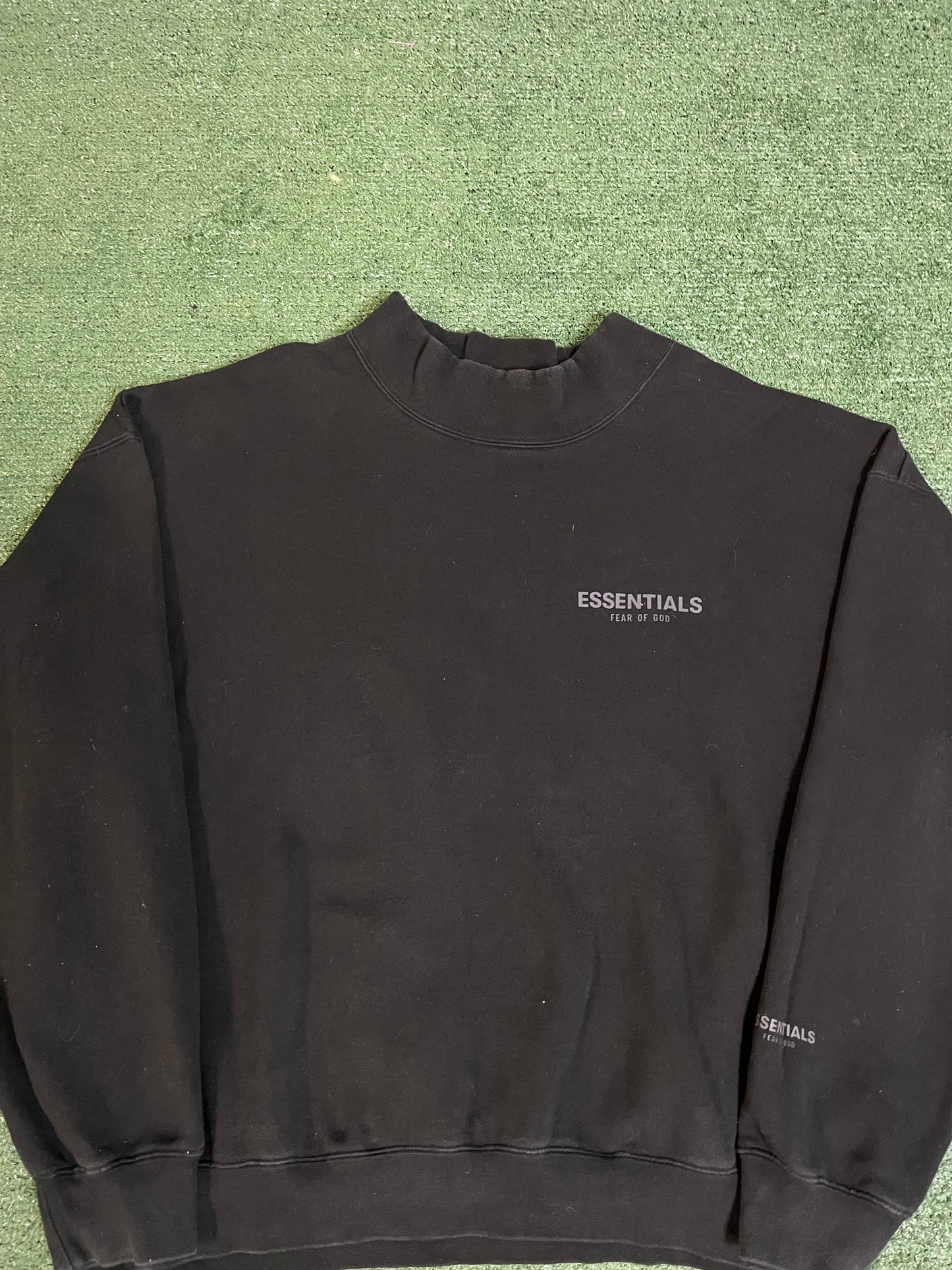 Fear of god essentials black crewneck