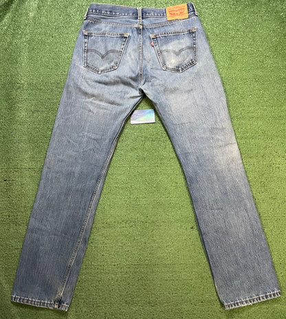 Levi 505 light wash jeans