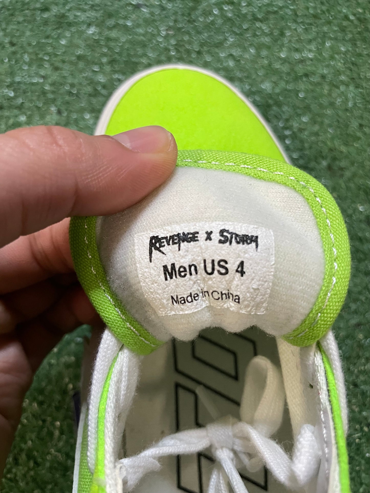 Revenge x Storm bolt green size 4men/5.5women