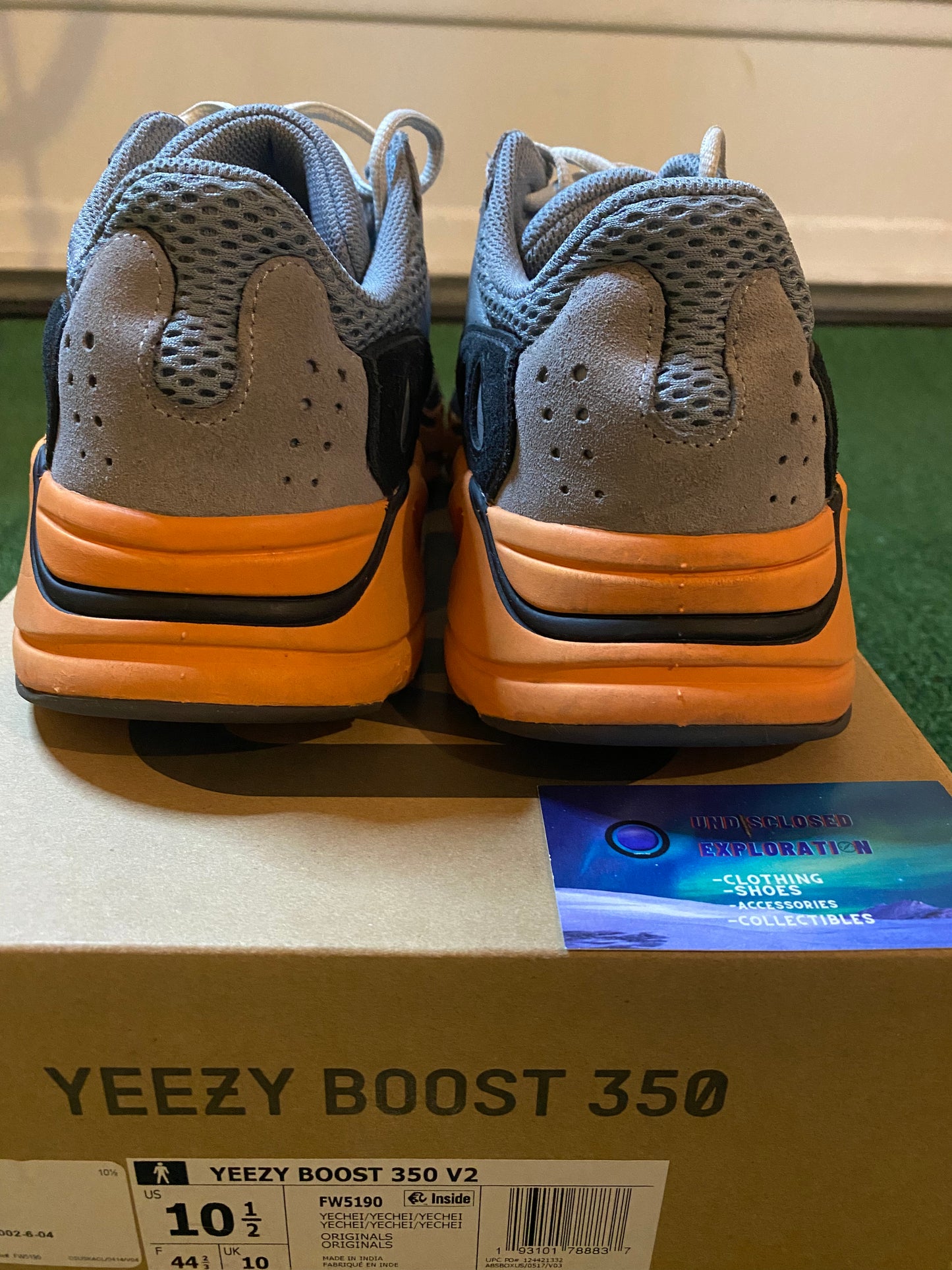 Yeezy 700 enflame amber size 10.5men/12women