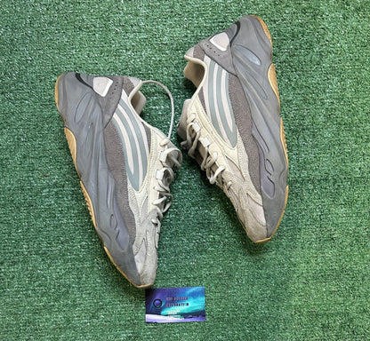 Adidas Yeezy boost 700 v2 tephra size 9.5men/11women