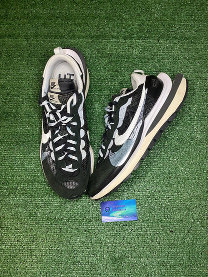 Nike sacai vaporwaffle black white size 14men/15.5women