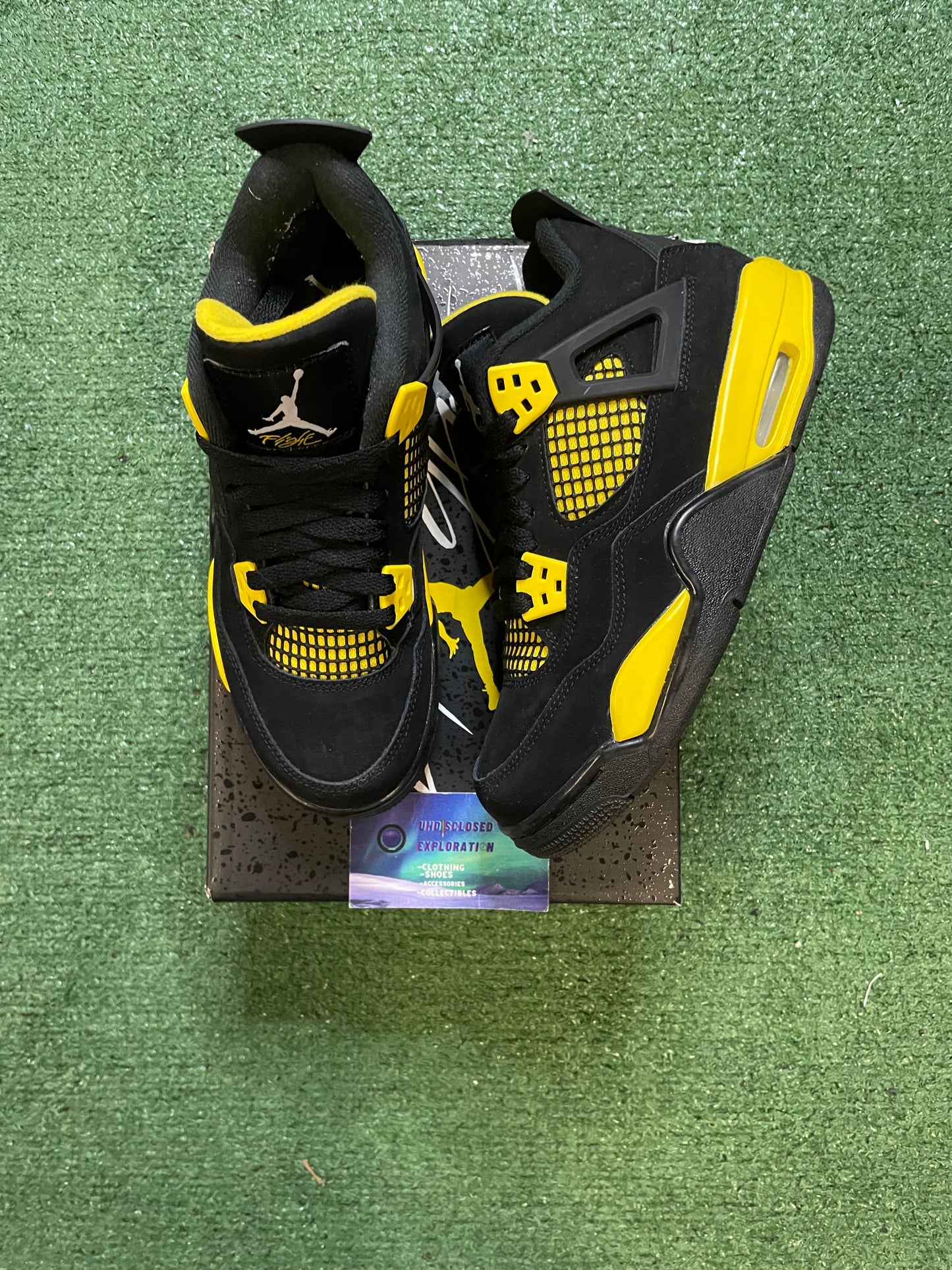Air Jordan 4 thunder size 5youth/6.5women