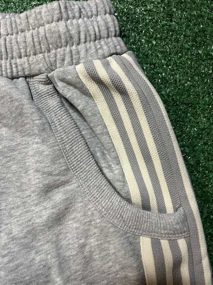 Gv Gallery Lil Leon raspberry hills sweatpants