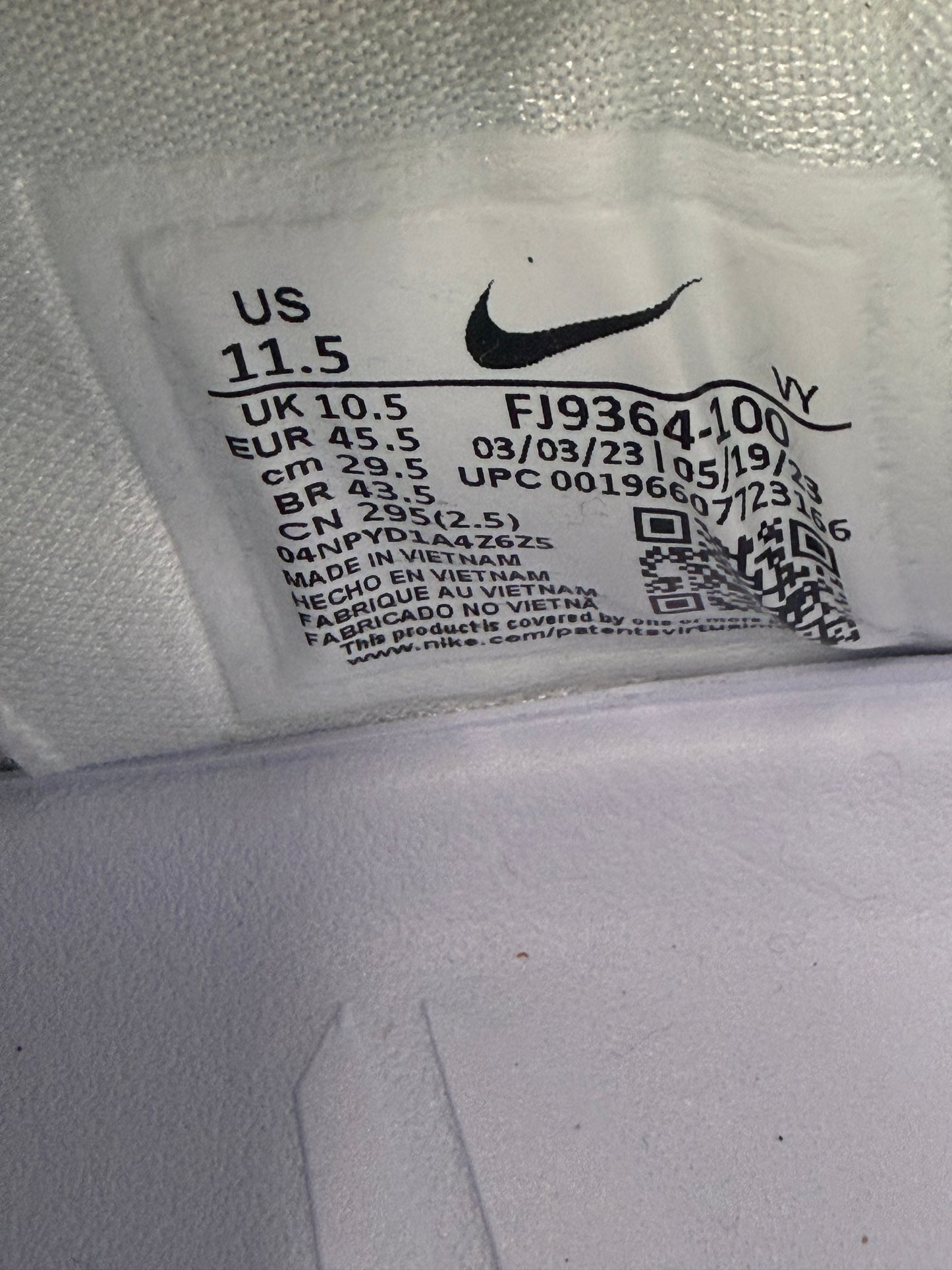 Kobe 8 Halo 11.5 Men/13 Women “Preowned”