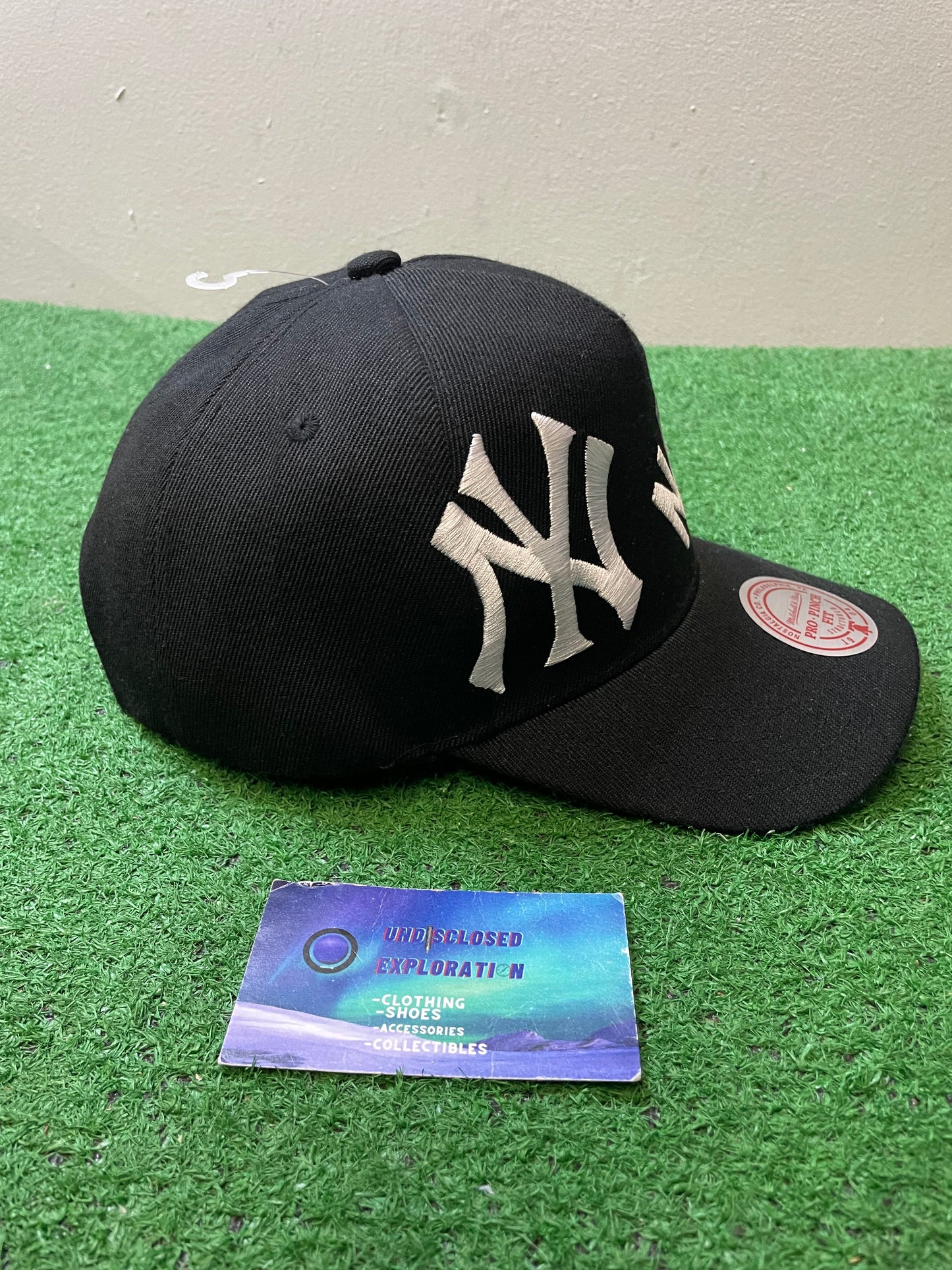 New York Yankees black and white Mitchell & Ness hat