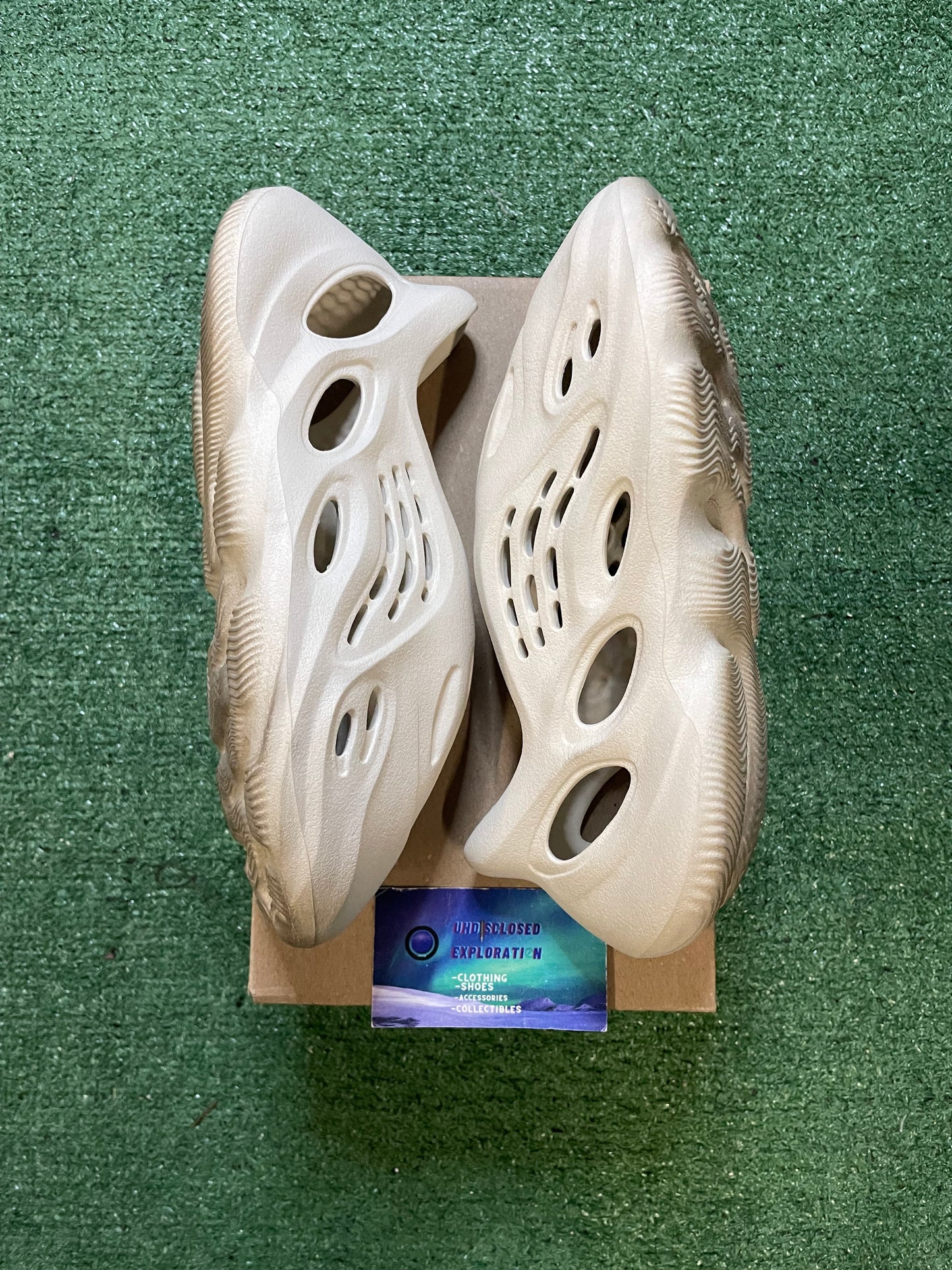 Yeezy foam runner sand size 5men/6.5women