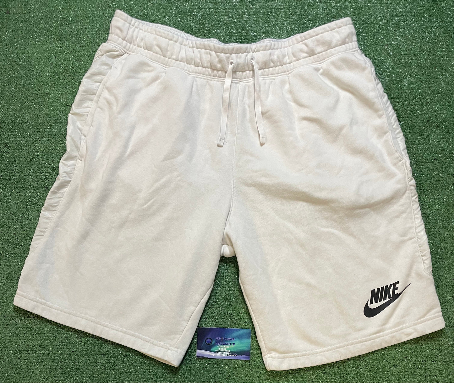 Nike alumni white shorts