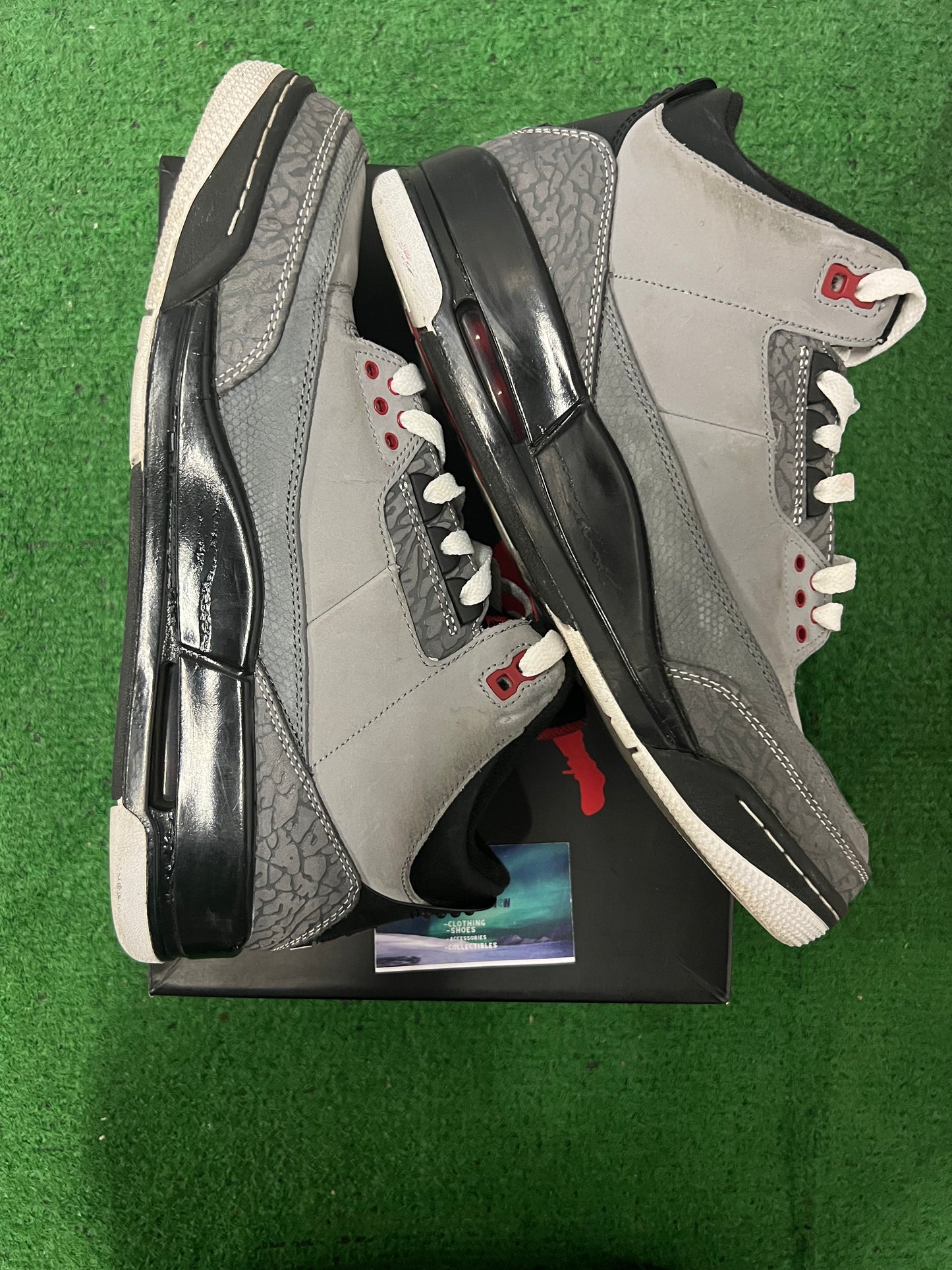 Air Jordan 3 stealth size 10men/11.5women
