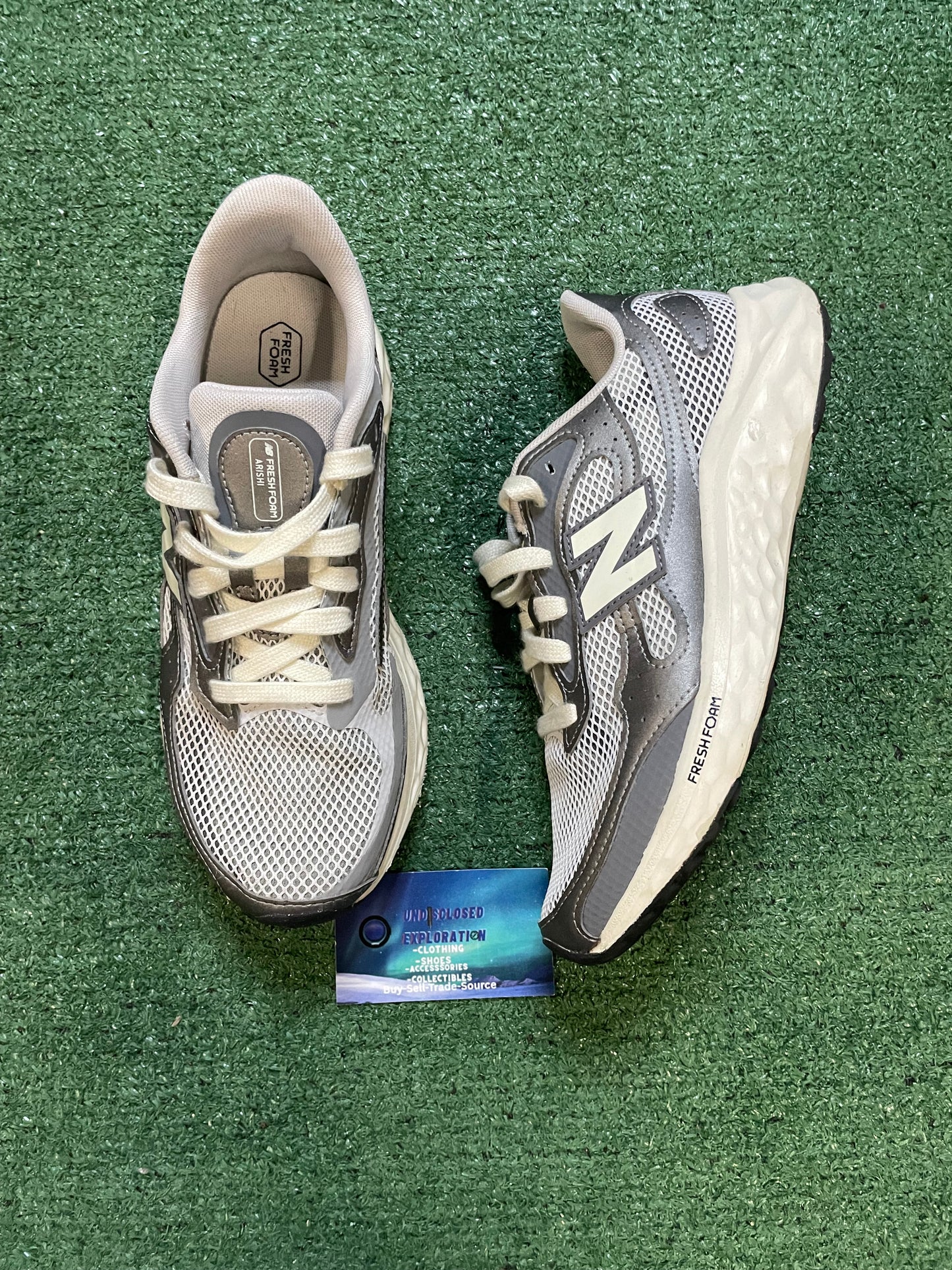 New Balance Arishi V4 size 7.5men/9women