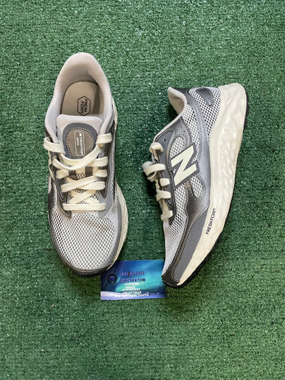New Balance Arishi V4 size 7.5men/9women