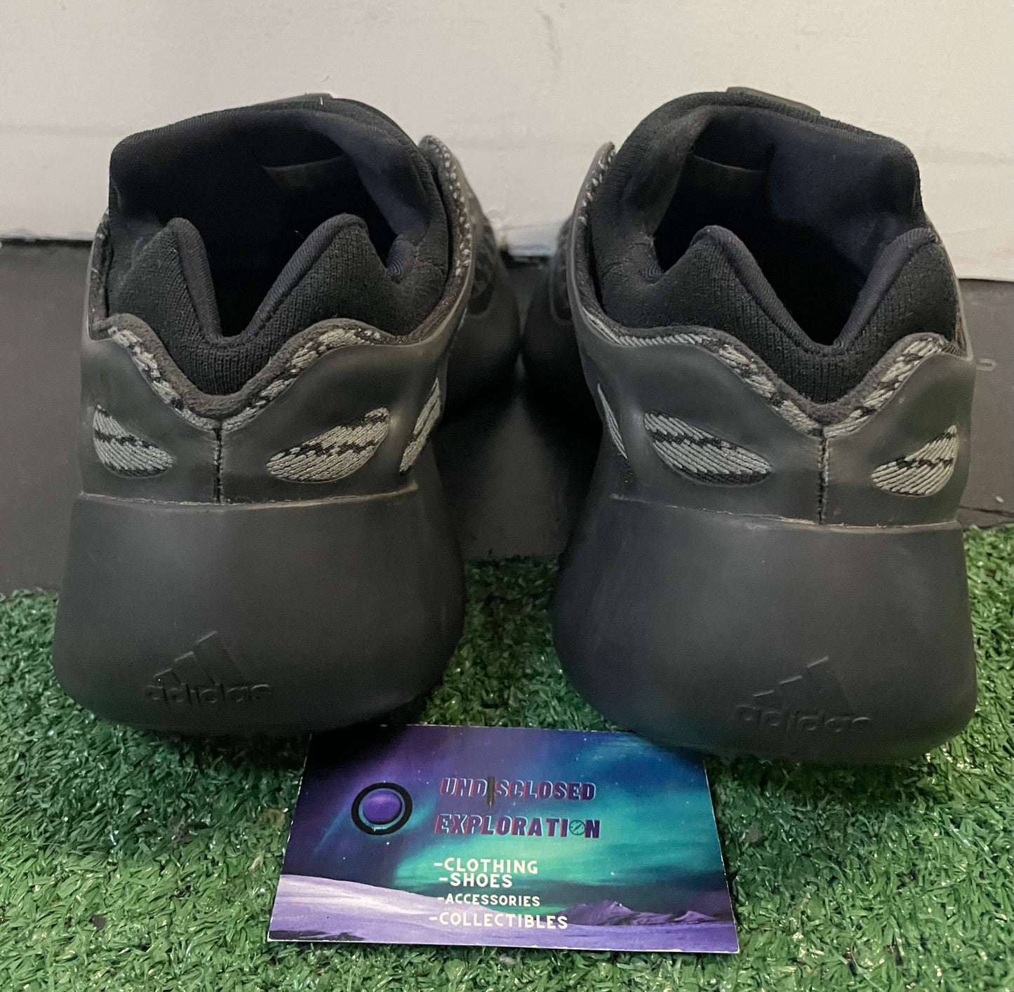 Yeezy 700v3 dark glow size 10.5men/12women