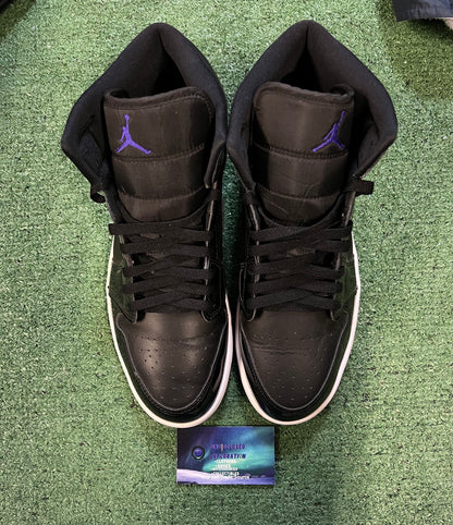 Jordan 1 mid space jam size 11men/12.5women