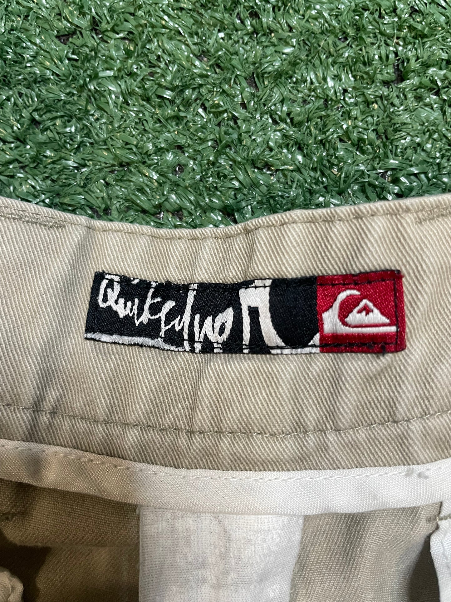 Vintage Quiksilver beige cargo shorts