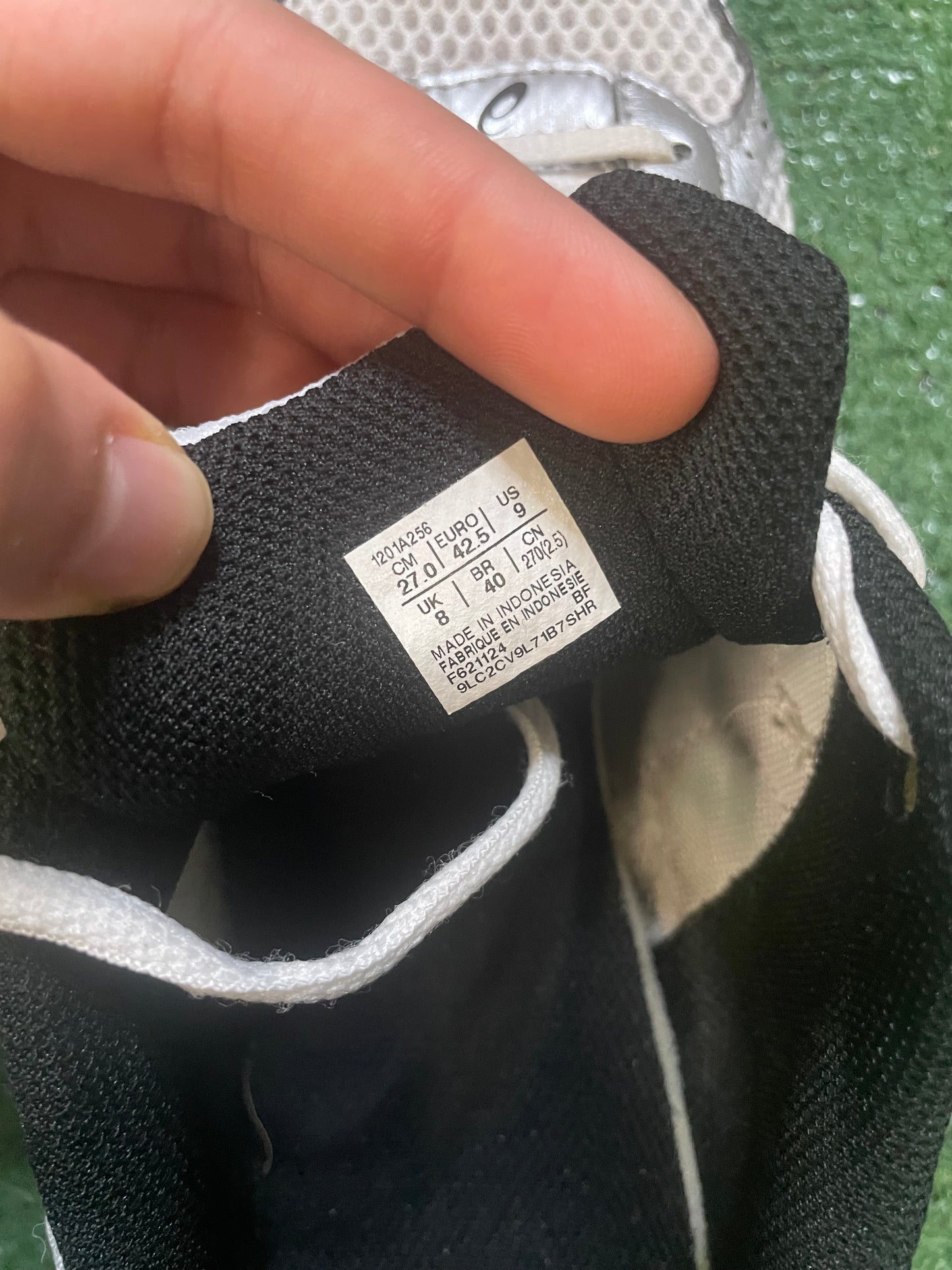 ASICS 1130 white clay canyon size 9men/10.5women