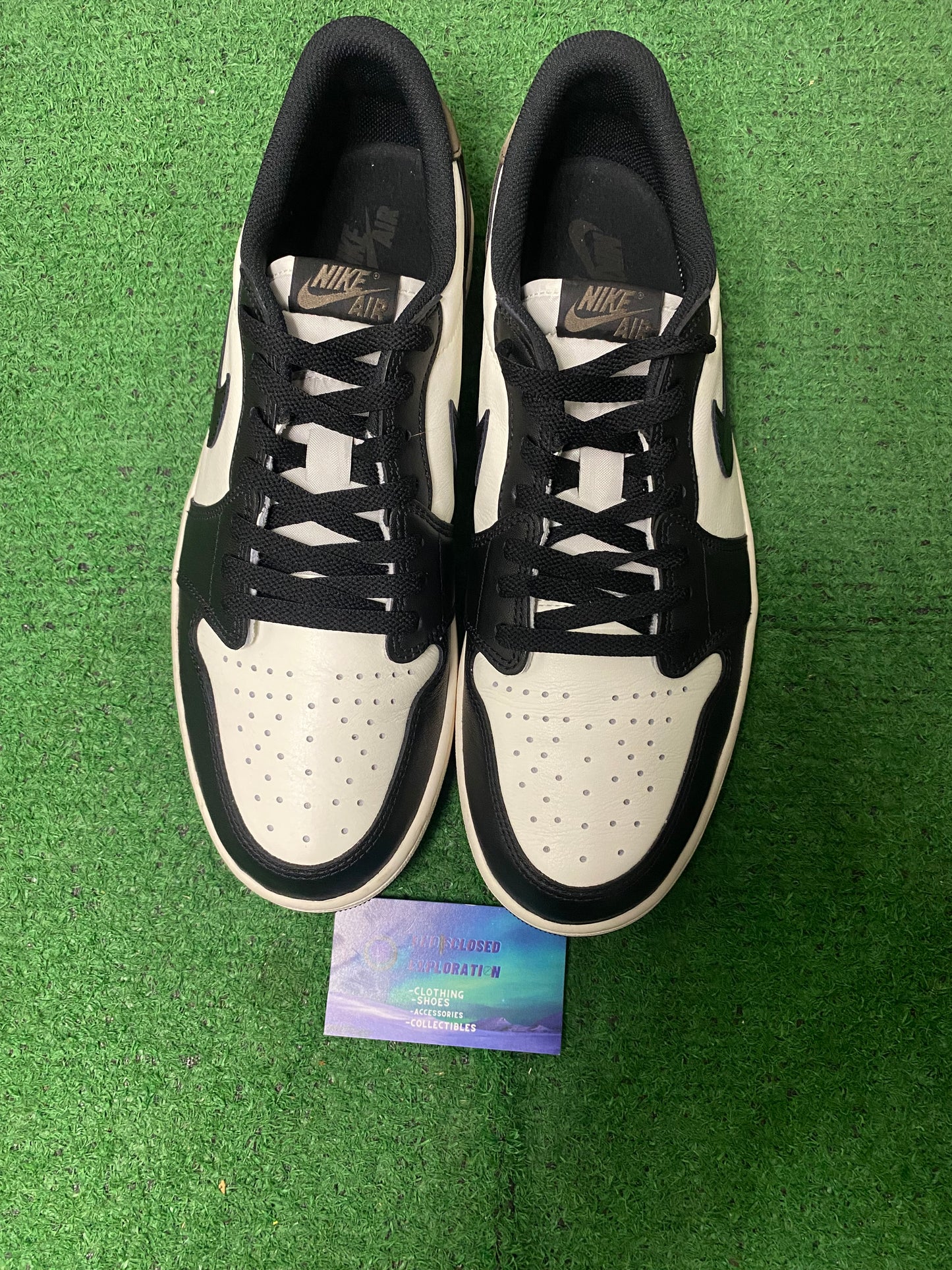 Jordan 1 low mocha size 12men/13.5women