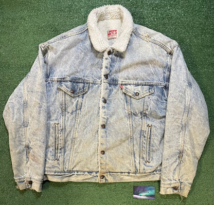 Vintage 1980s Levi’s light wash Sherpa jean jacket