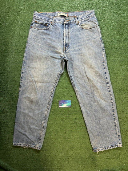 Levi 550 light wash jeans