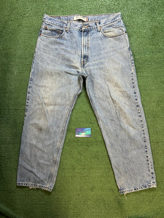 Levi 550 light wash jeans