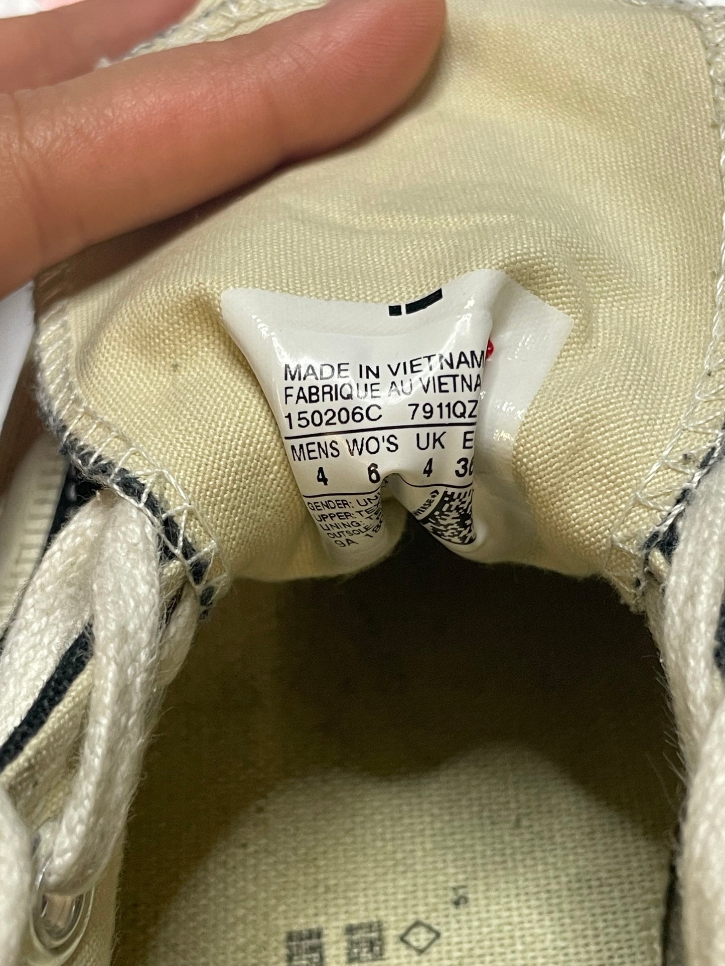 Comme Des Garçon play x converse size 4men/6women