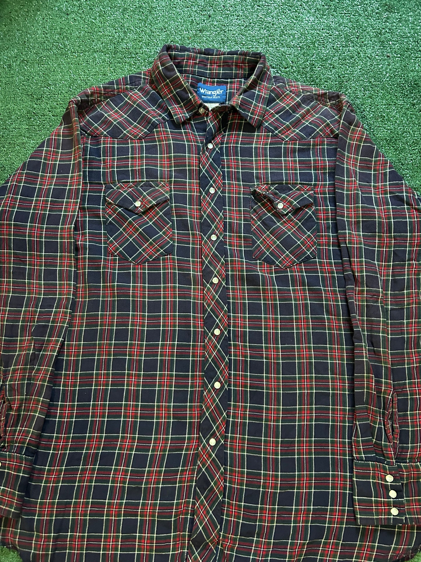 Vintage wrangler pearl snap black and red flannel