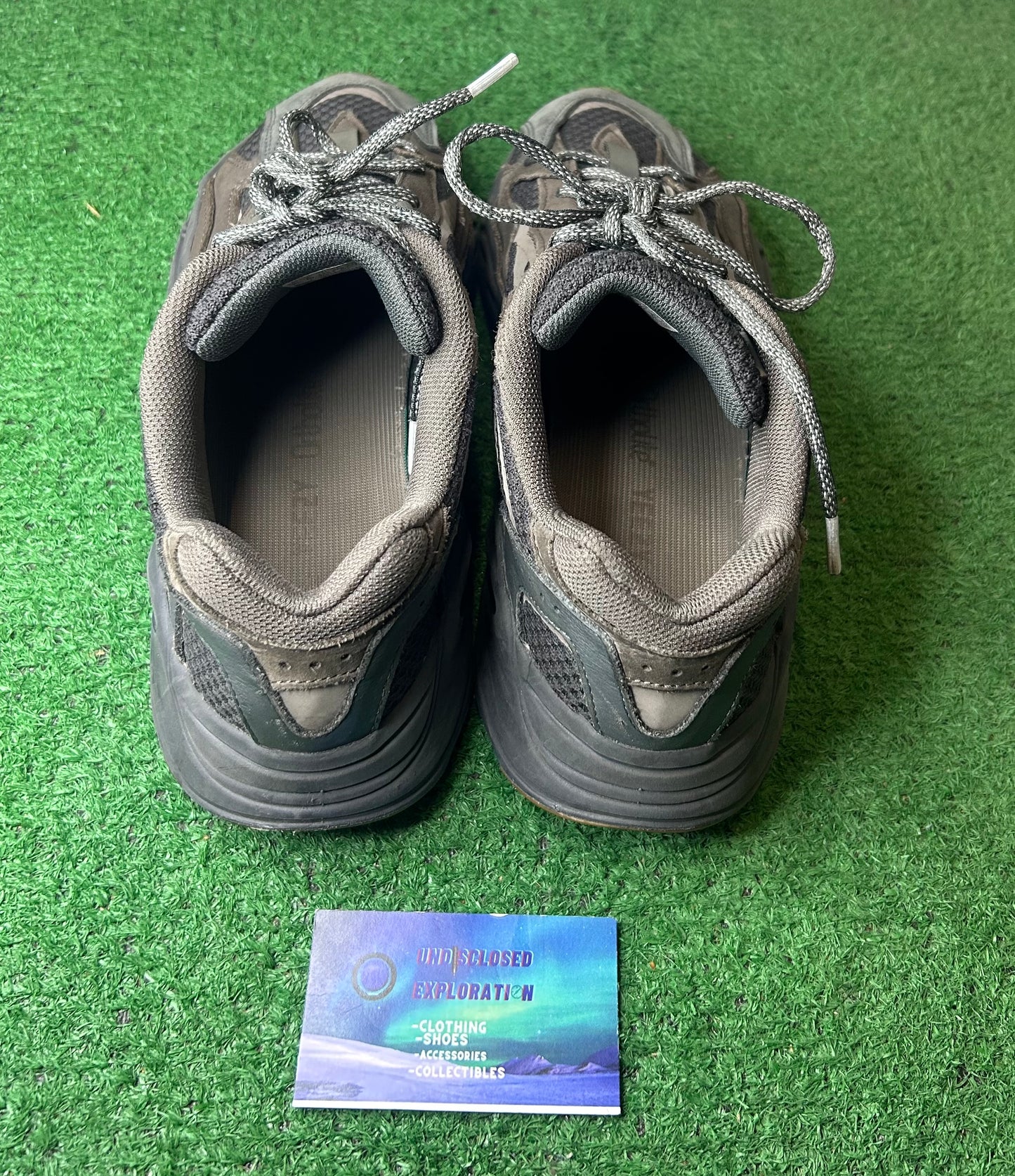 Yeezy 700 V2 Geode size 10.5men/12women