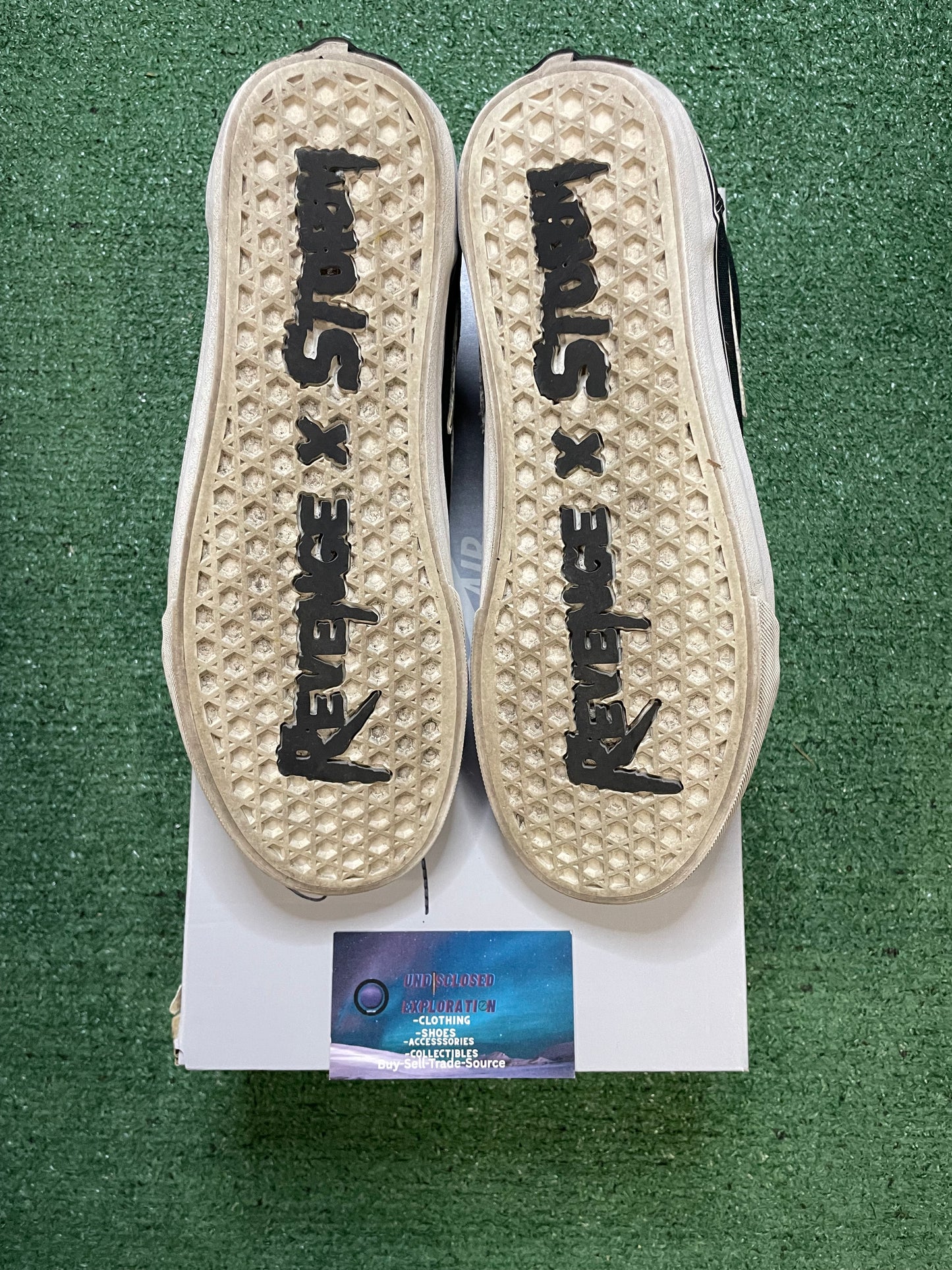 Revenge Storm black & white size 8men/9.5women