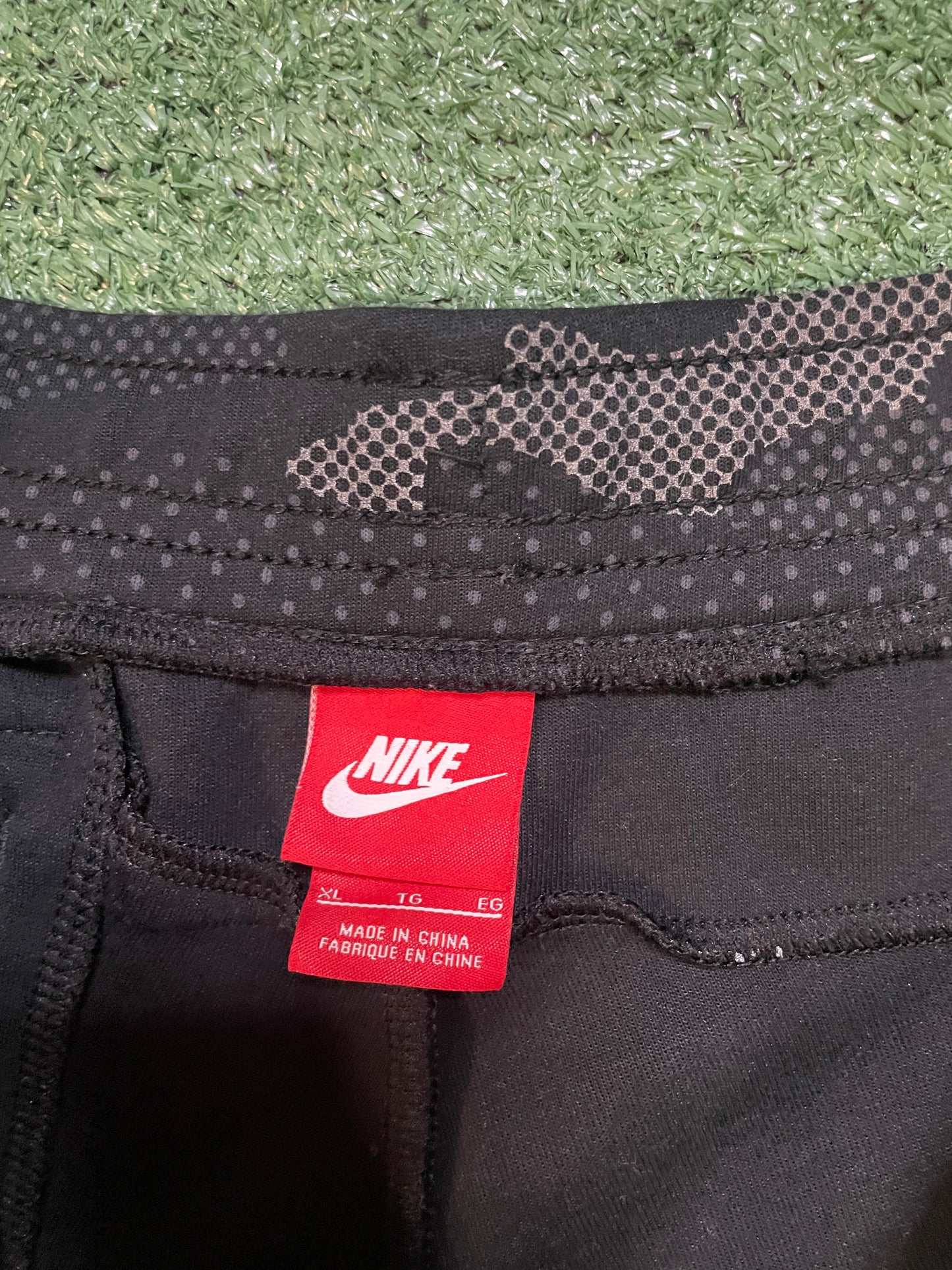 Nike tech fleece hero camo pants