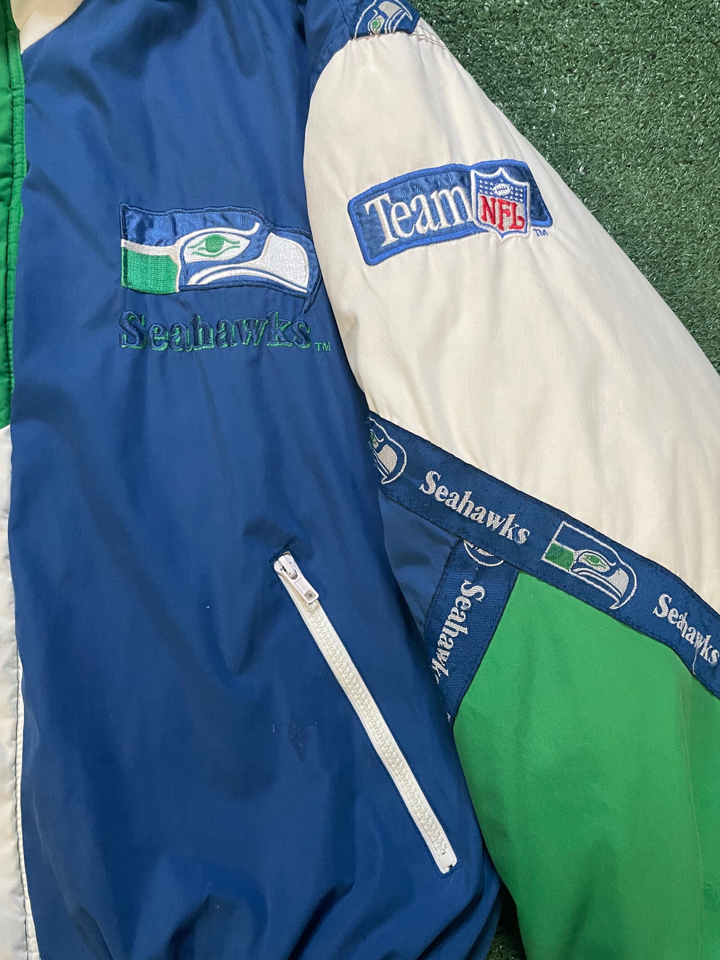 Vintage 1990s Seattle Seahawks pro player puffer jacket
