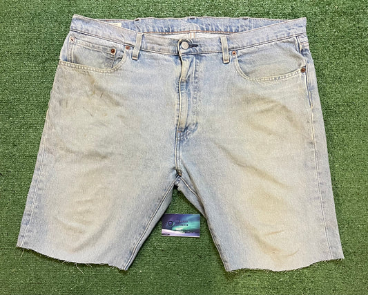 Levi light wash Jean shorts