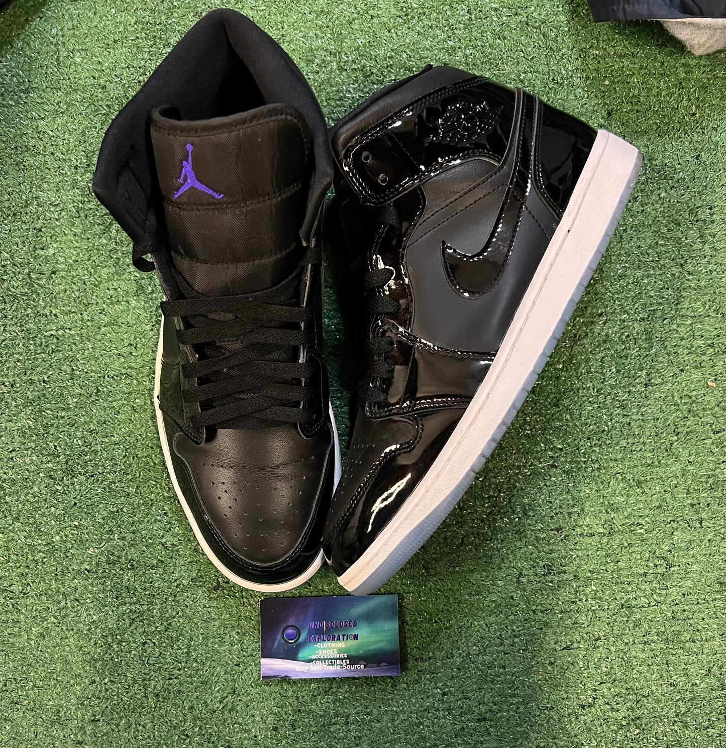 Jordan 1 mid space jam size 11men/12.5women