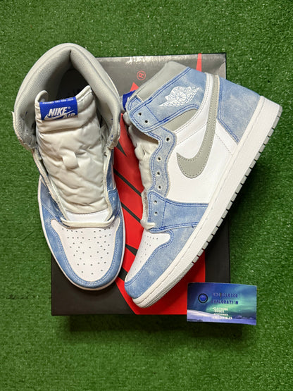 Jordan 1 Hyper Royal