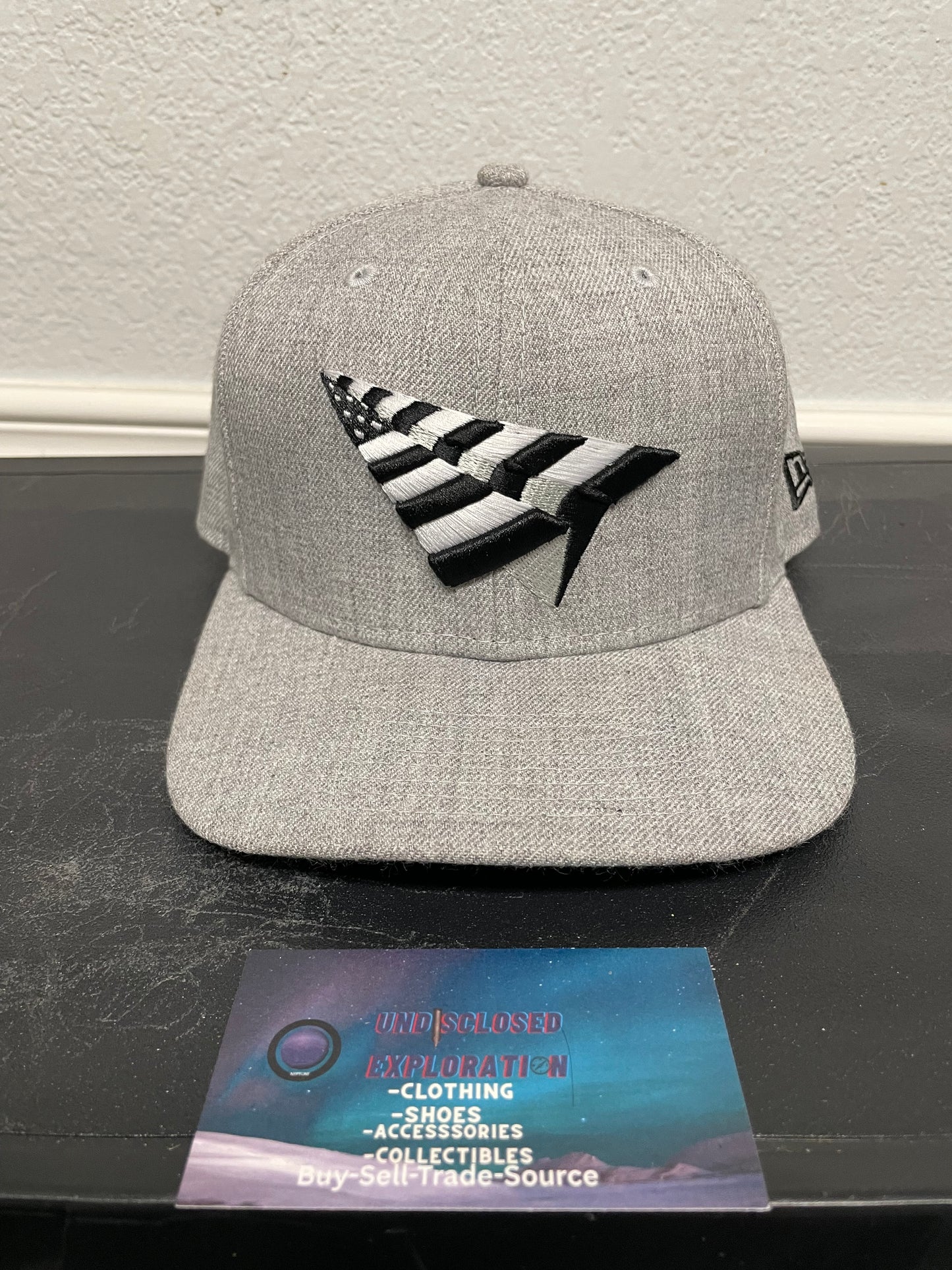 Grey paper planes hat