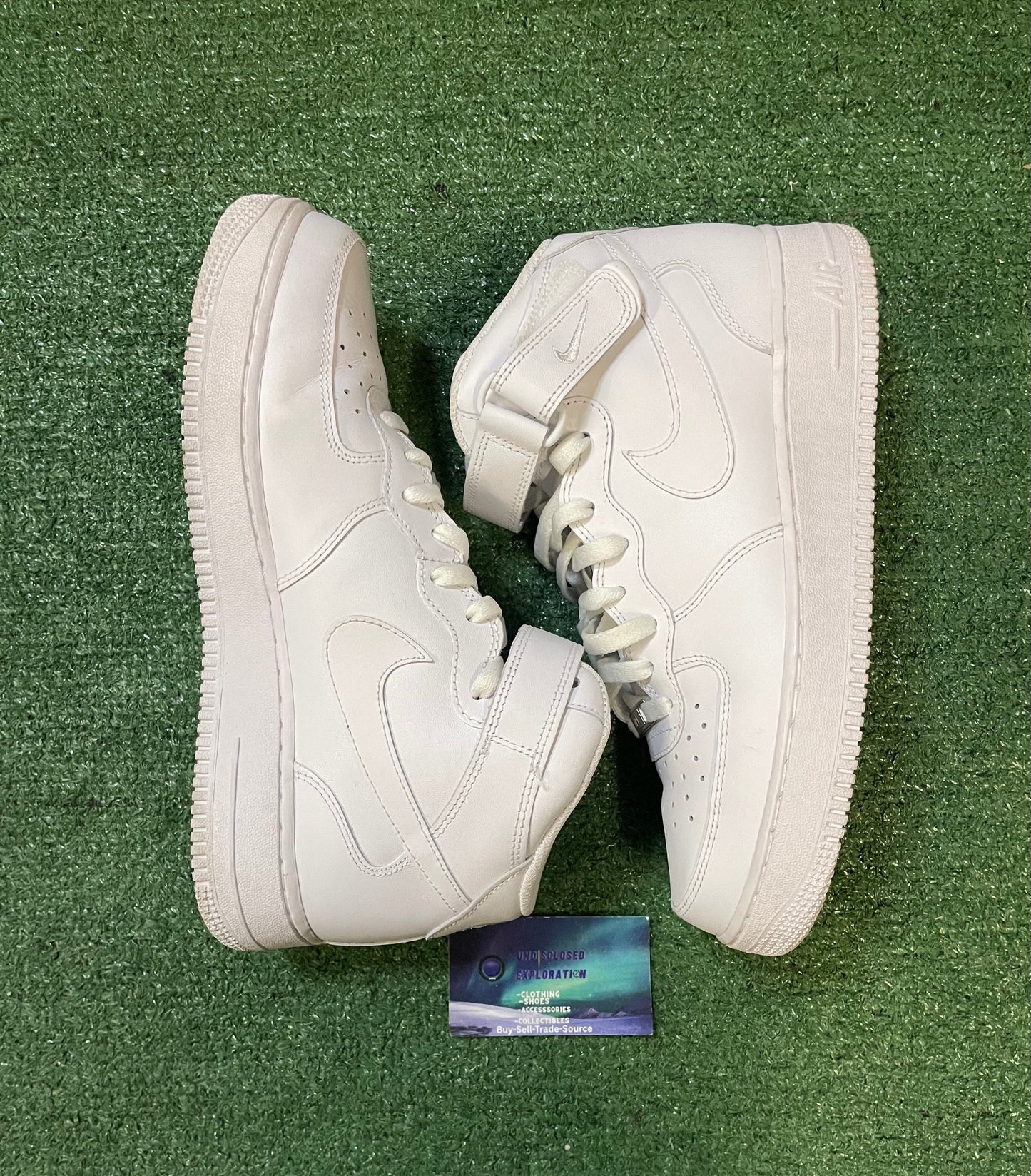 Nike Air Force 1 mid triple white size 10men/11.5women