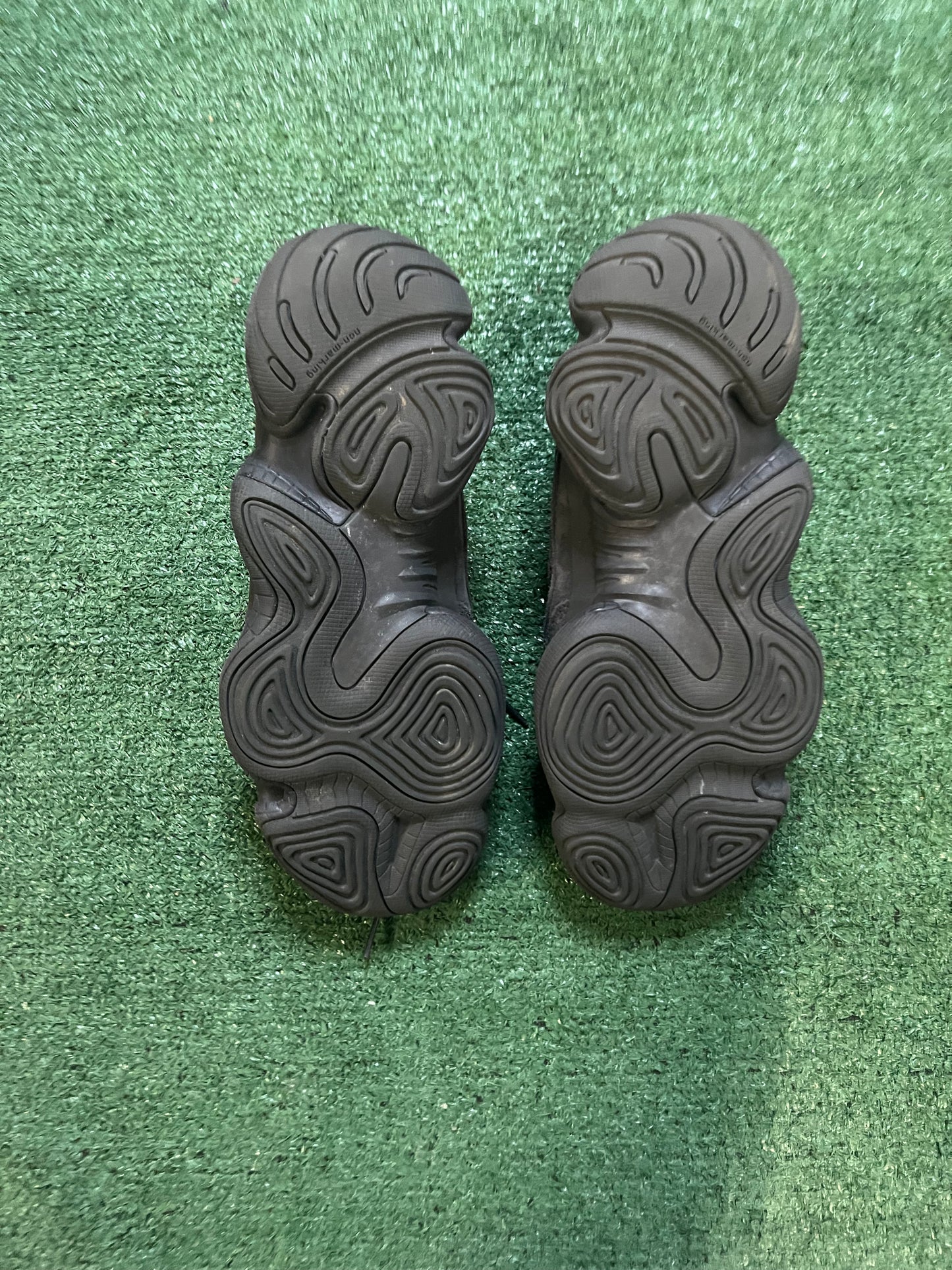 Yeezy 500 Utility black size 9.5men/11women