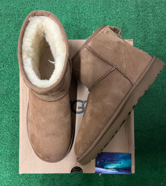 UGG Classic mini II size 7.5men/9women