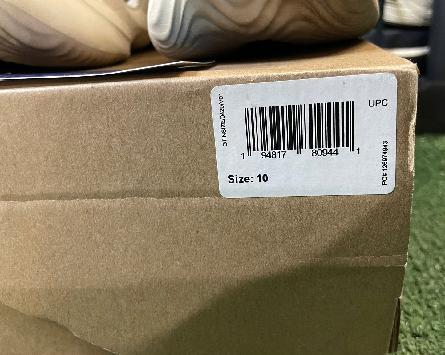 Yeezy foam runner sand size 10men/11.5women