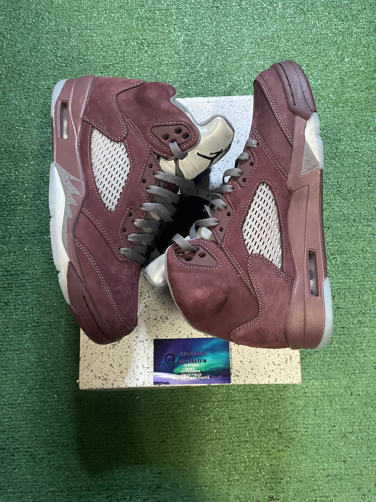 Air Jordan 5 burgundy size 10men/11.5women