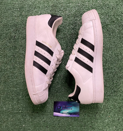 Adidas Superstar white black size 8.5men/10women