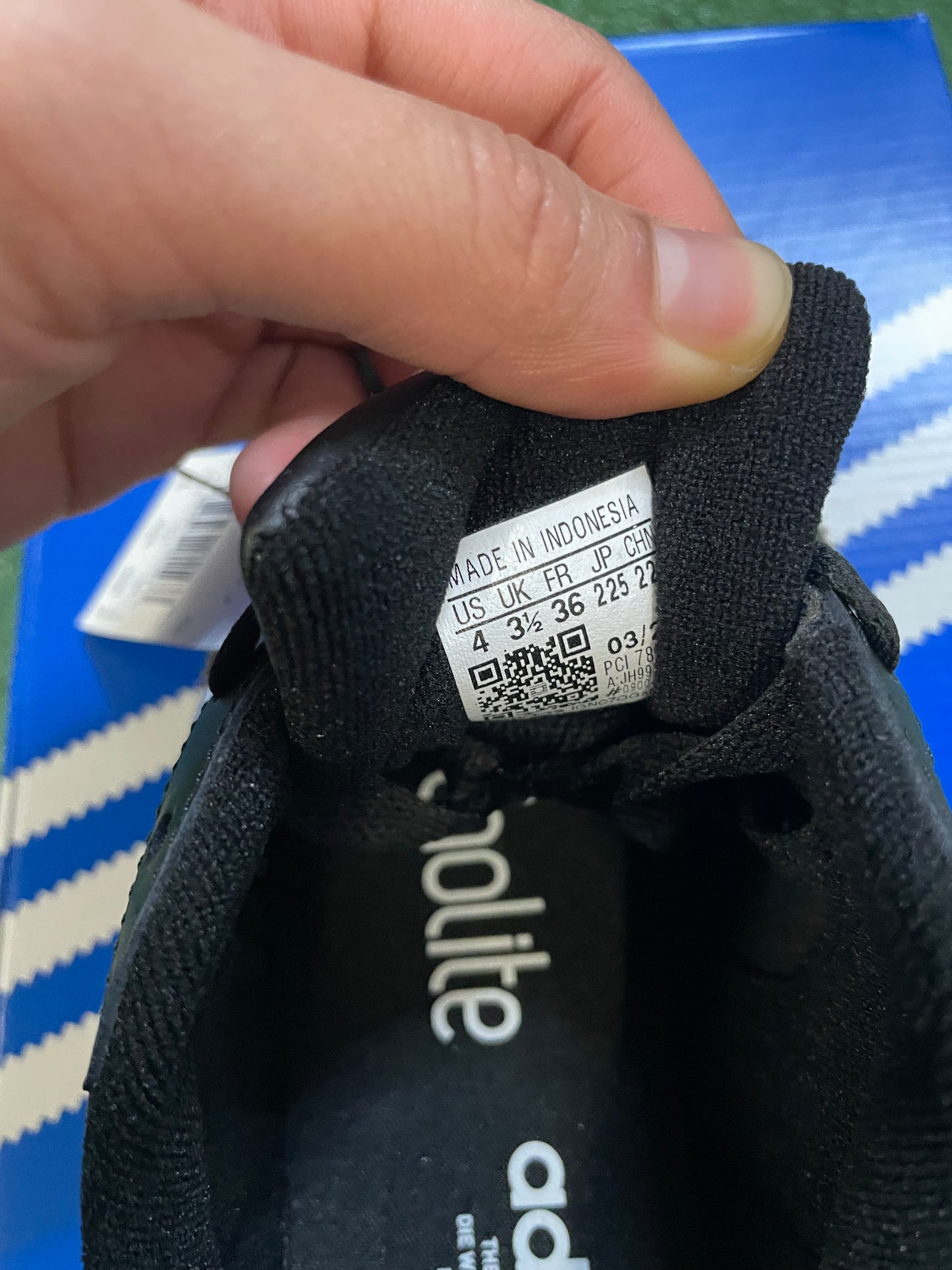 Adidas superstar black white