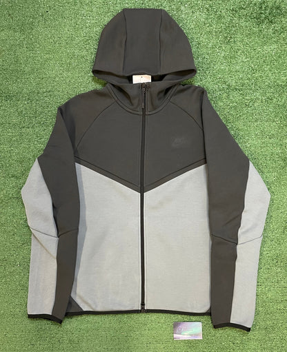 Nike tech fleece sweatsuit anthracite grey and black