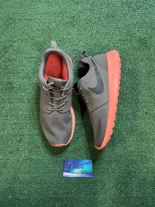 Nike Roshe run mango soft grey crimson size 9.5men/11women
