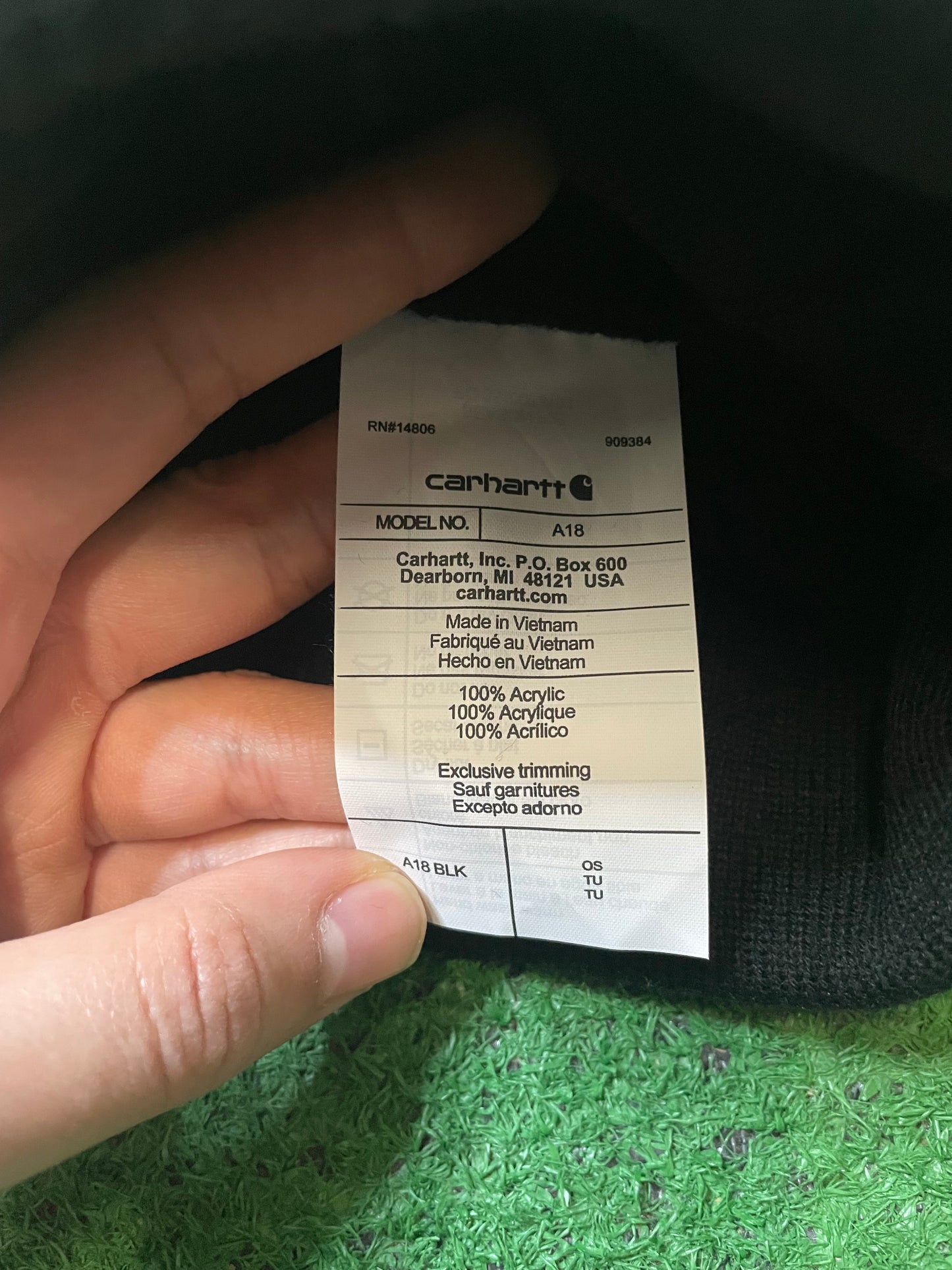 Carhartt black beanie