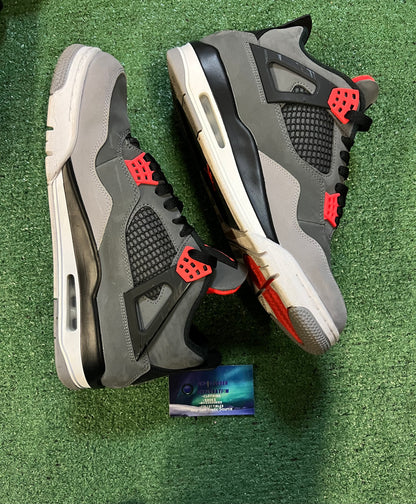 Jordan 4 Infared size 11men/12.5women