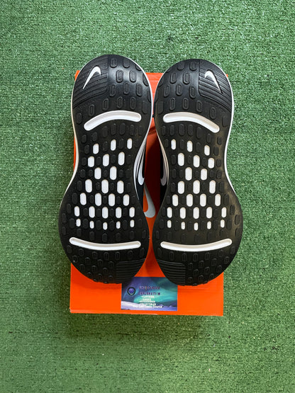 Nike Journey Run black and white
